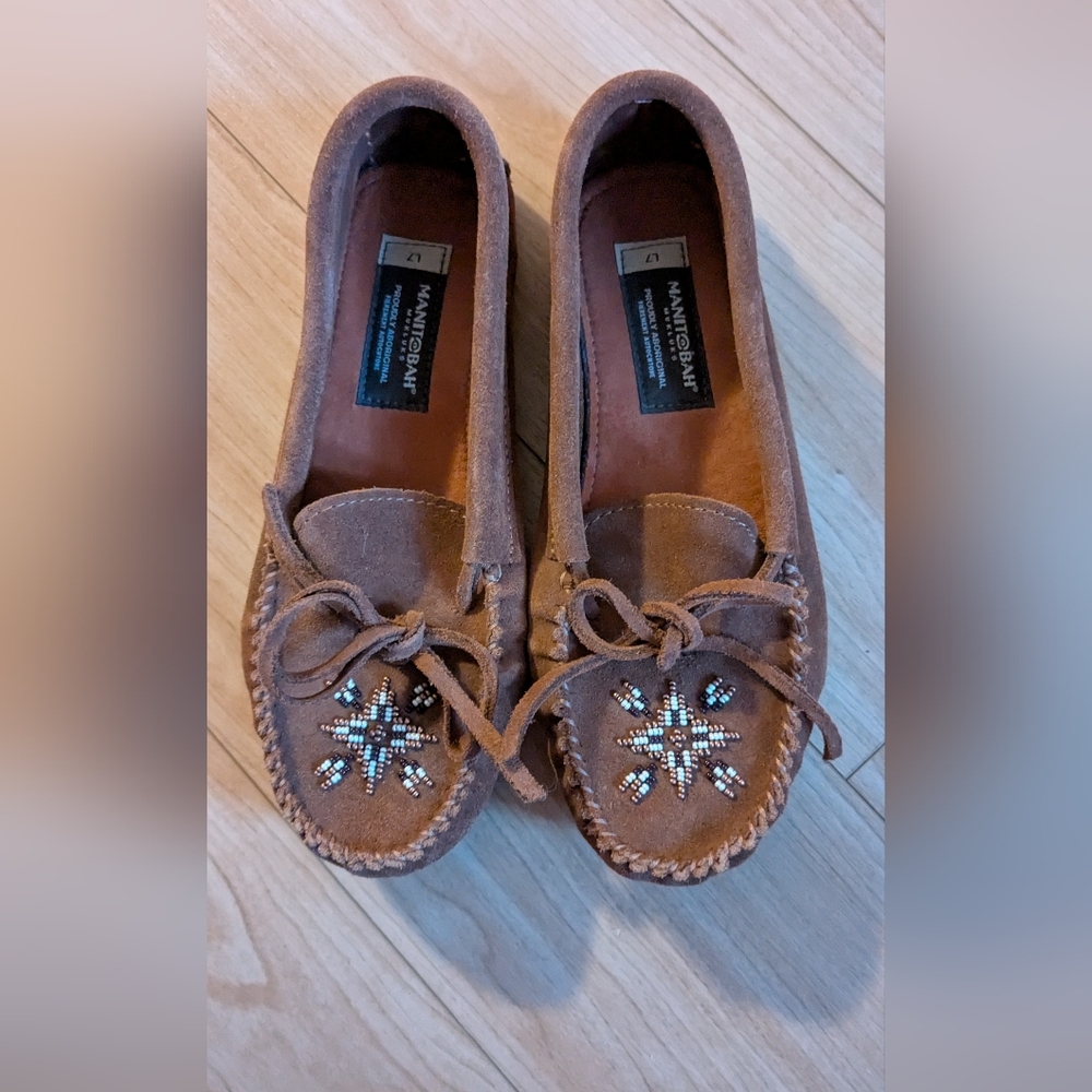 Manitobah Mukluks Brown Moccasin Shoes with Beadwork